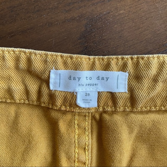 Yellow mini jean skirt with adjustable waist - Picture 6 of 8